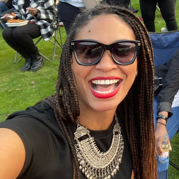 Meet your Posher, Audrey - Picture 2 of 3